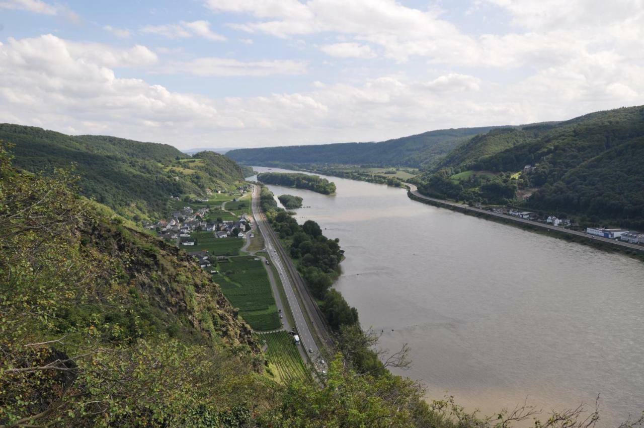 T&T Ferienwohnung Rheinbrohl Екстериор снимка